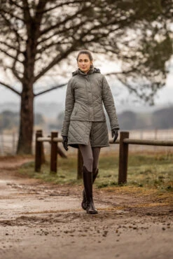 Horze Aurora Gefütterte Damen Parka Reitjacke Mit Abnehmbarem Rock -Reitbekleidung Verkaufsgeschäft 33663 630 08