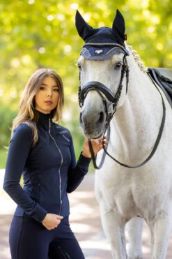 Titelseite -Reitbekleidung Verkaufsgeschäft 342237 DB 10